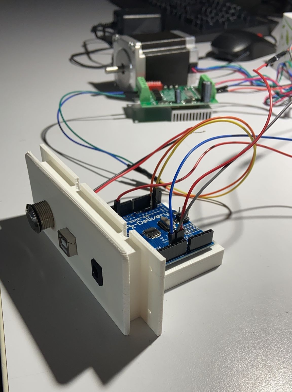 Scheda Arduino con pulsante di avvio e driver del motore passo passo