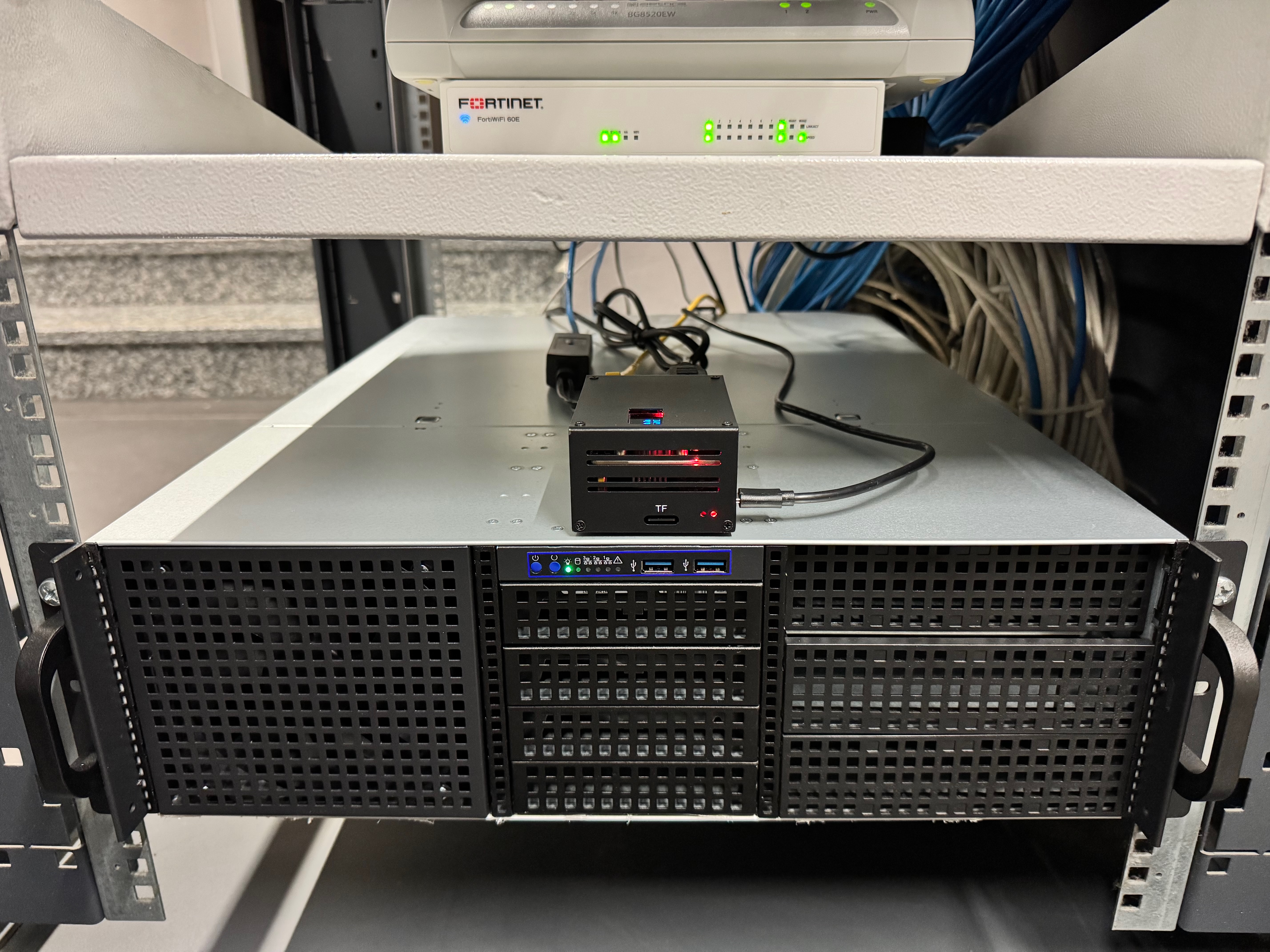Server installato nel rack aziendale